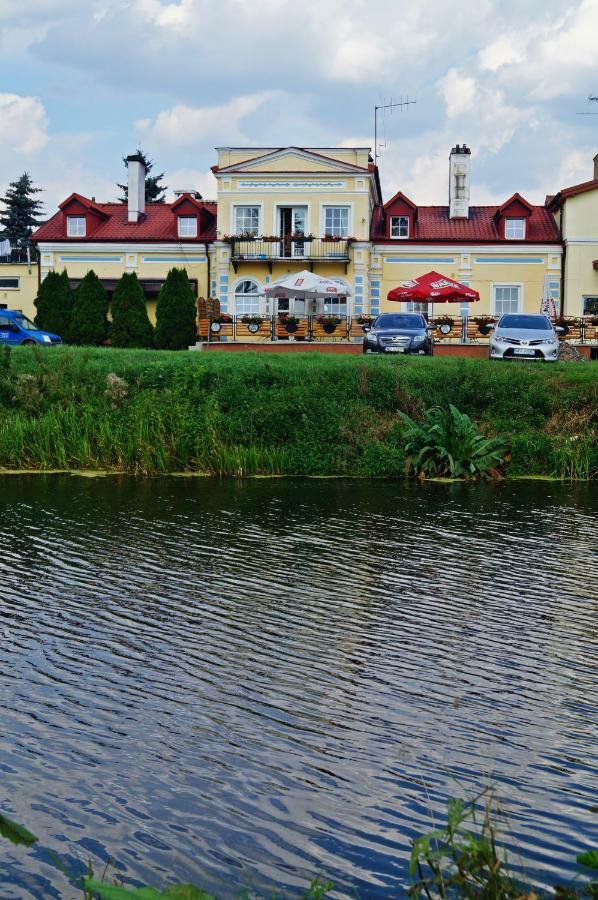Dwor Dluzniewo Panzió Kültér fotó