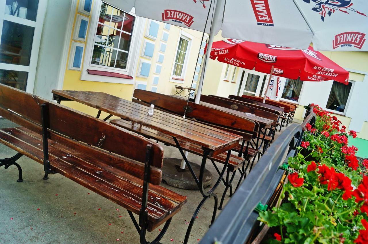 Dwor Dluzniewo Panzió Kültér fotó